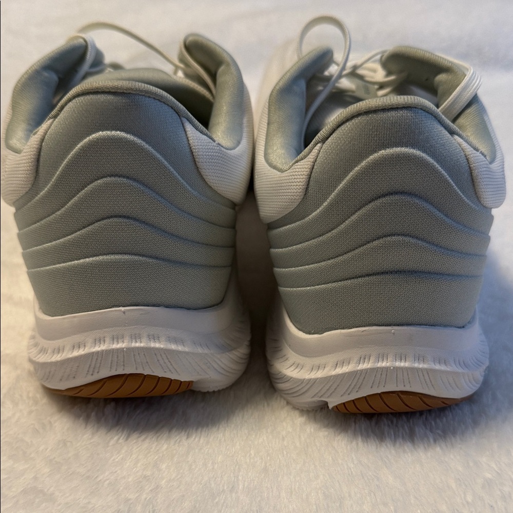Altra Men's Rivera size 9.5 grey and white NWOB Athletic Shoes - Picture 7 of 11